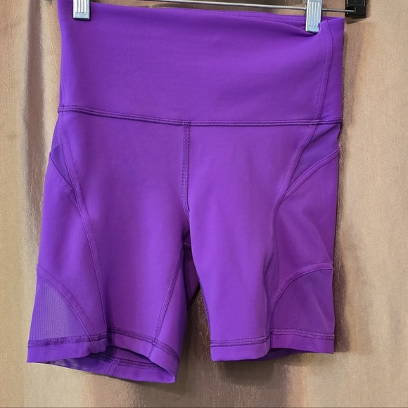 lululemon athletica Atomic Purple Wunder Train Shorts - Picture 5 of 8